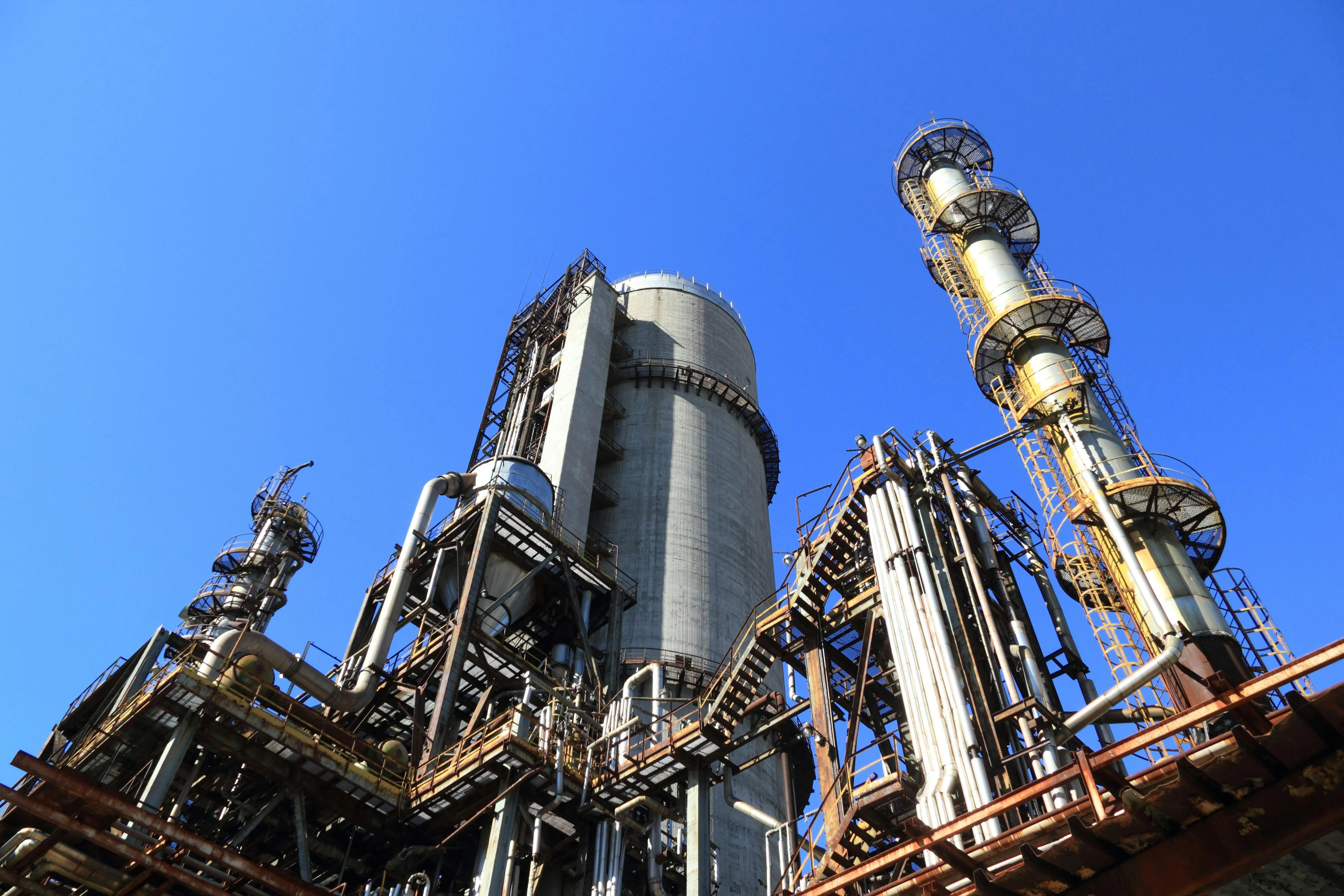 Large-scale industrial construction site, Axces engineered exhaust and noise packages for EPC contractors