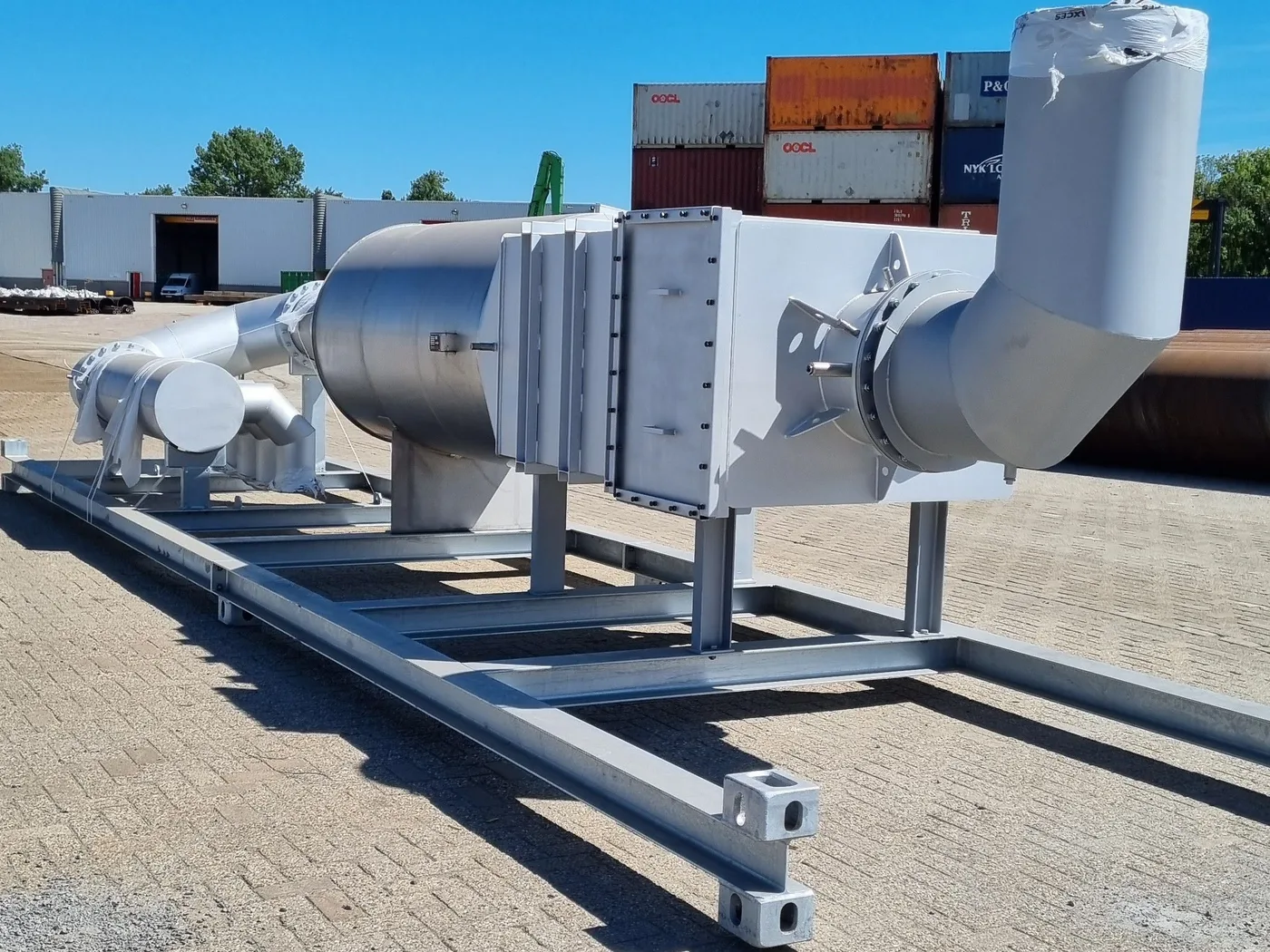 Axces SCR system with integrated exhaust silencer for a datacenter genset, seen from the outlet elbow, with the reactor inspection panels